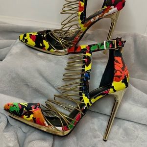 London Trash Dupe Multi Color Pumps - Paint Splash w/Gold Heel.